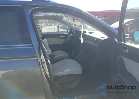 2018 Volkswagen Tiguan 2.0T Se/2.0T Sel из США, поврежденный, VIN 3VV2B7AX0JM030557